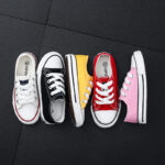 Children's canvas shoes