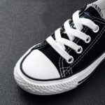 Children's canvas shoes