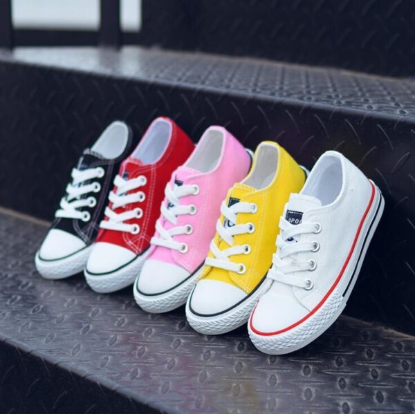 Children's canvas shoes